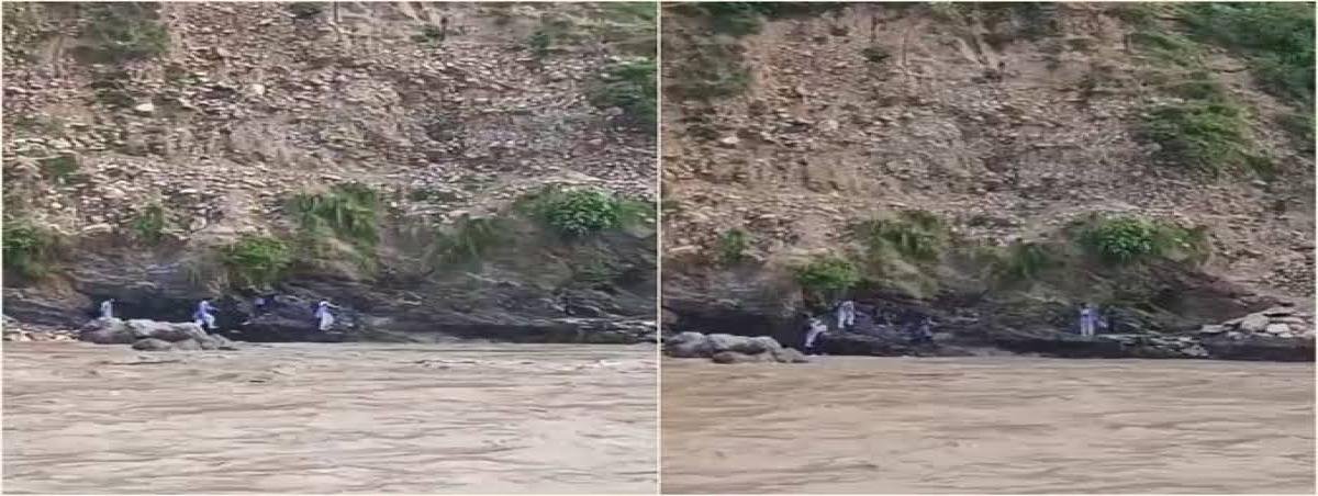 News : जान जोखिम में डाल स्कूल जा रहे बच्चे: उफनती सरयू नदी बनी 'मौत का रास्ता'!
