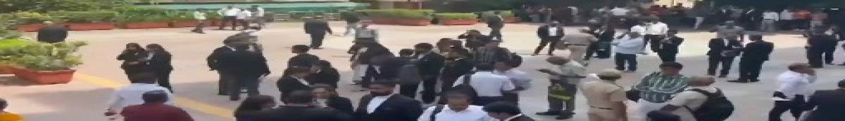 दिल्ली हाईकोर्ट को मिली बम से उड़ाने की धमकी, पुलिस और सुरक्षा एजेंसियां अलर्ट