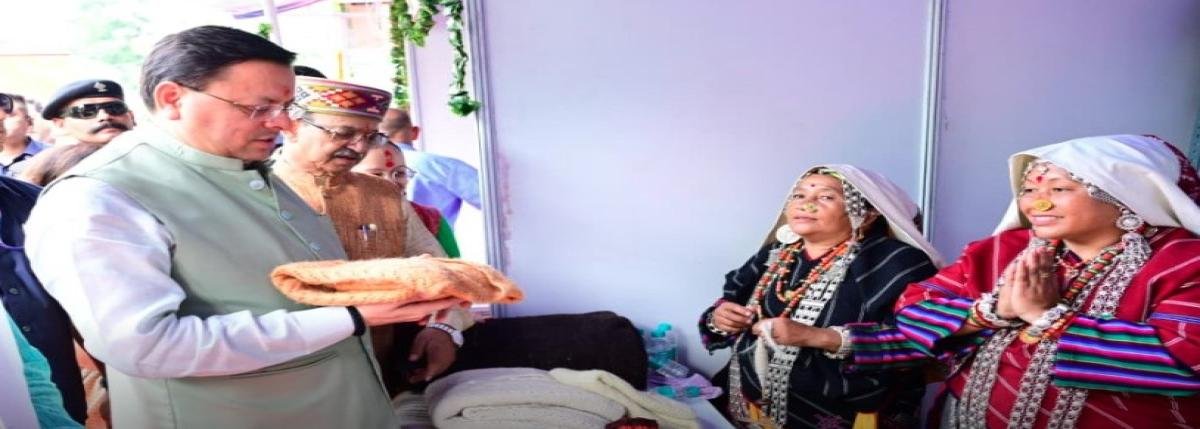 मुख्यमंत्री धामी ने 11 शिल्पियों को दिया ‘उत्तराखंड शिल्प रत्न पुरस्कार