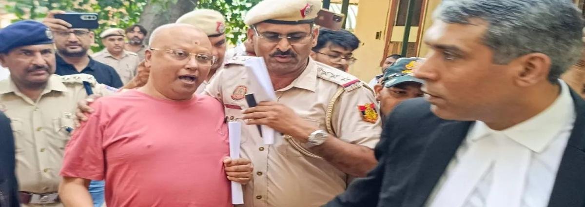 छेड़छाड़ के आरोपी बाबा चैतन्यानंद की जमानत याचिका पर सुनवाई से न्यायाधीश ने खुद को किया अलग, ऑडियो में सामने आईं चौंकाने वाली बातें