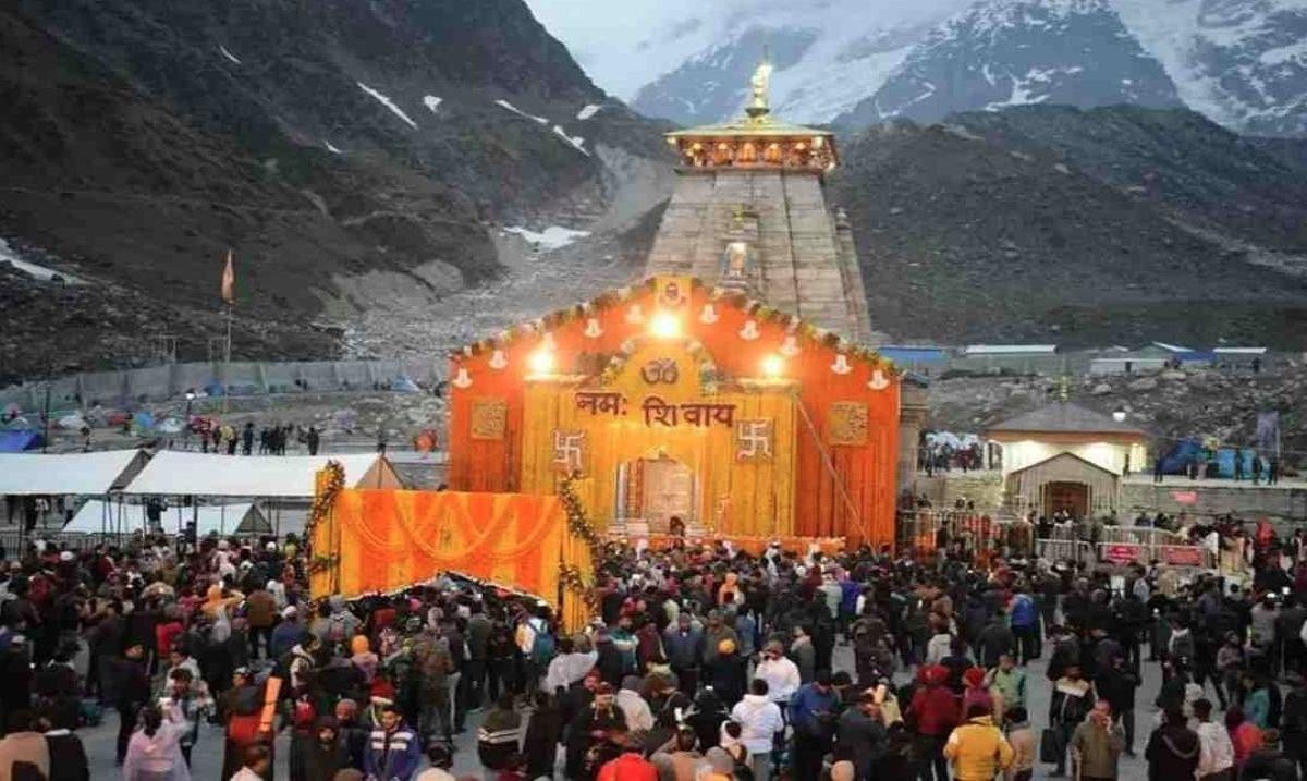 भाई दूज के पावन अवसर पर शीतकाल के लिए बंद हुए केदारनाथ धाम के कपाट