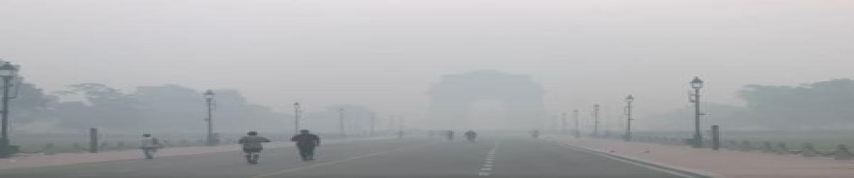 दिवाली के बाद दम घोंटने लगी दिल्ली की हवा, तीन दिन में AQI 400 पार