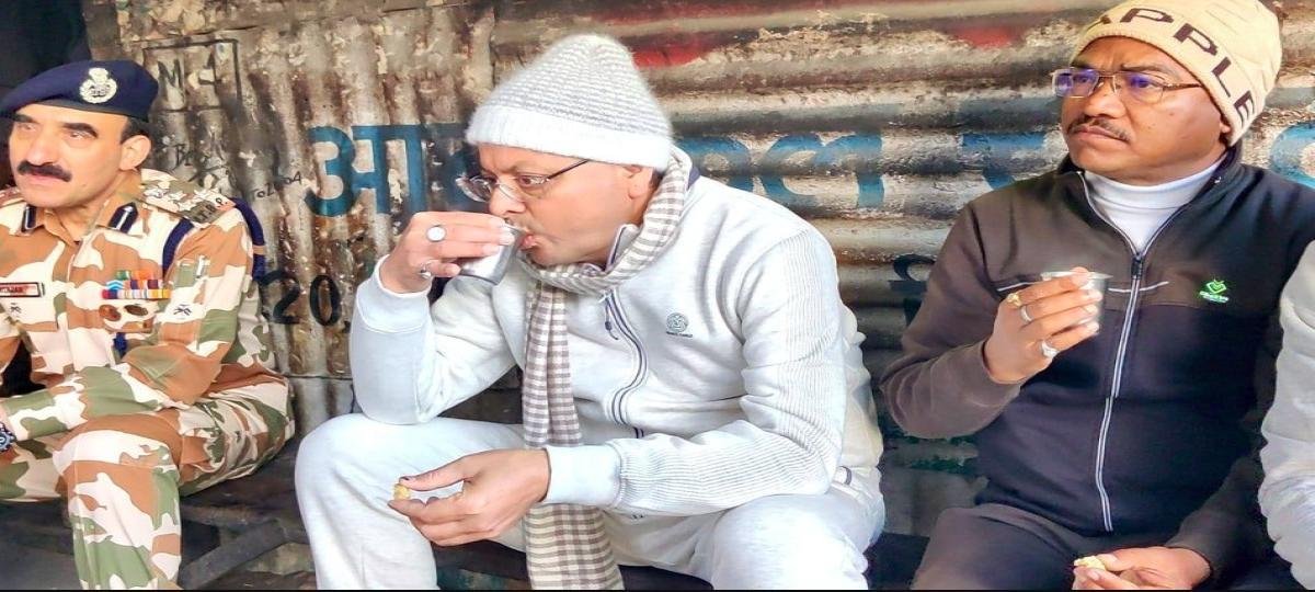 मुख्यमंत्री धामी ने मुनस्यारी में आईटीबीपी जवानों और स्थानीय लोगों के साथ साझा किए चाय के पल