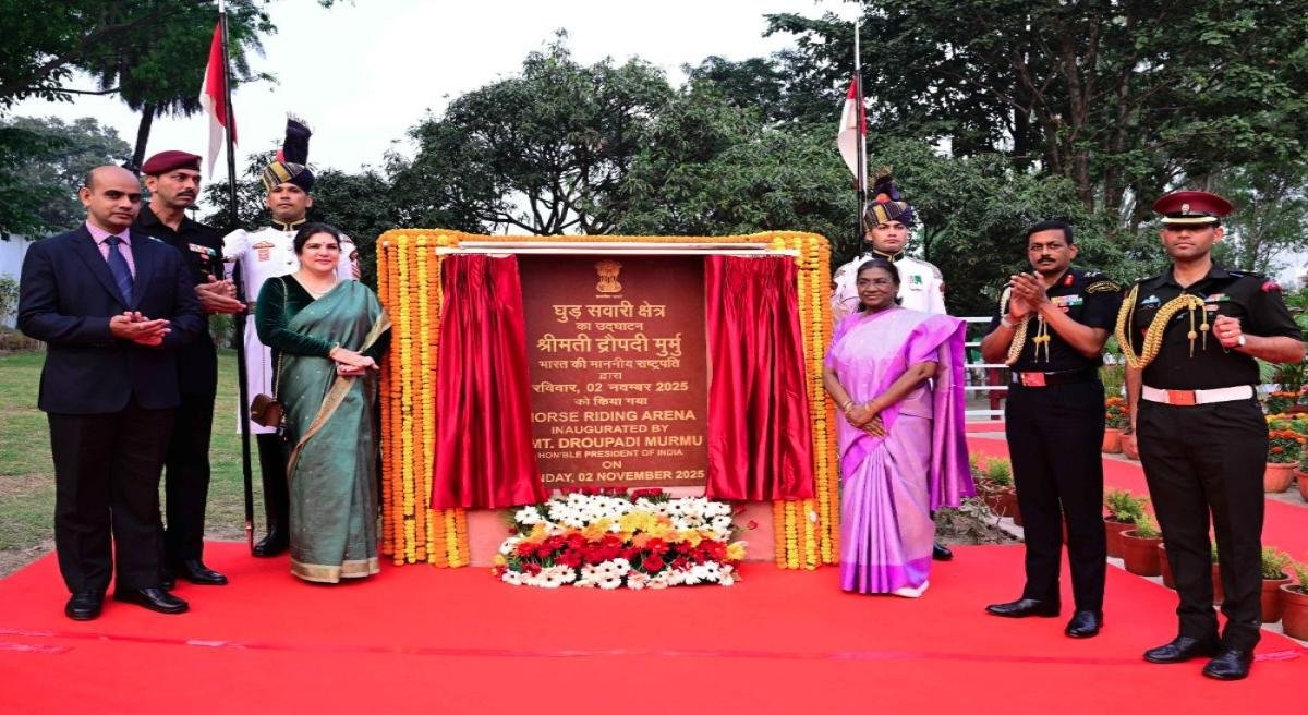 राष्ट्रपति द्रौपदी मुर्मू ने फुट ओवर ब्रिज और घुड़सवारी क्षेत्र का किया लोकार्पण