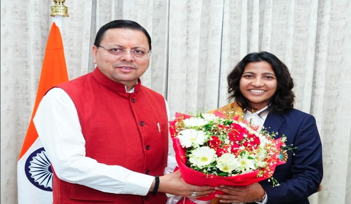 मुख्यमंत्री धामी से मिली वर्ल्ड कप विजेता स्नेह राणा