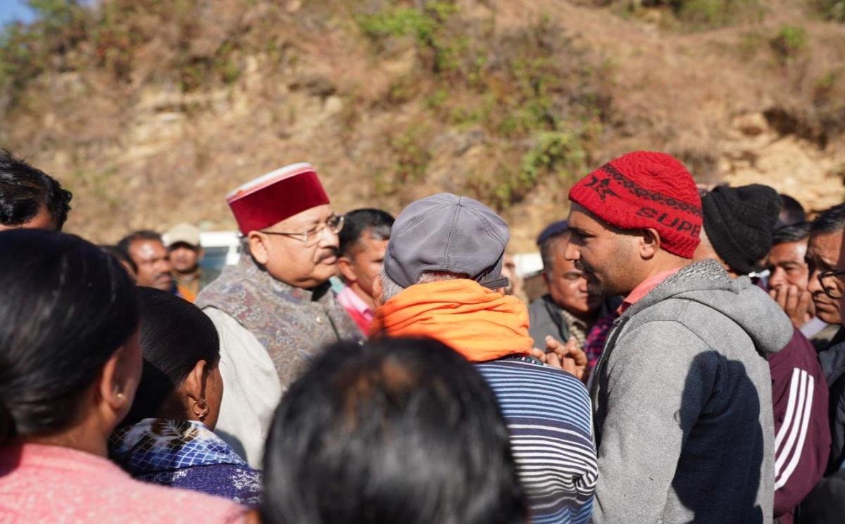 बाघ के हमले में मृत रानी देवी के परिजनों से मिले सतपाल महाराज