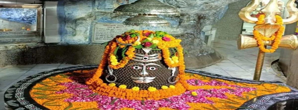 टपकेश्वर मंदिर में लौटी आस्था की शांति, शिवलिंग पर पुनः स्थापित हुआ चांदी का नाग