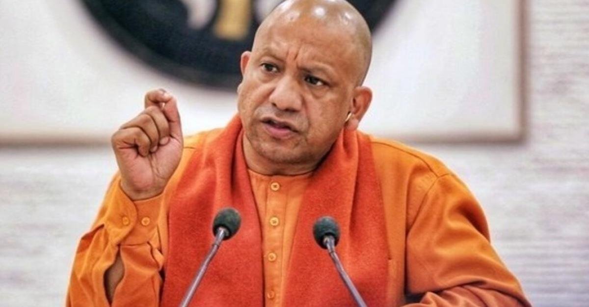 यूपी में जनवरी 2026 में सड़क सुरक्षा माह: सीएम योगी के सख्त निर्देश, आदतन नियम तोड़ने वालों पर कड़ी कार्रवाई