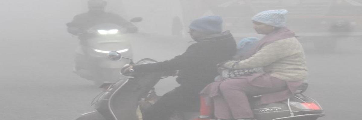 उत्तर प्रदेश में कड़ाके की ठंड और कोहरे का कहर, स्कूल एक जनवरी तक बंद