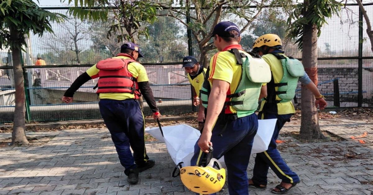गंगा नदी में डूबे IIT के छात्र का शव बरामद