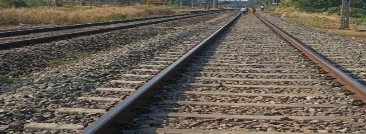 अंबेडकरनगर में परीक्षा से पहले 12वीं की छात्रा की ट्रेन से कटकर मौत