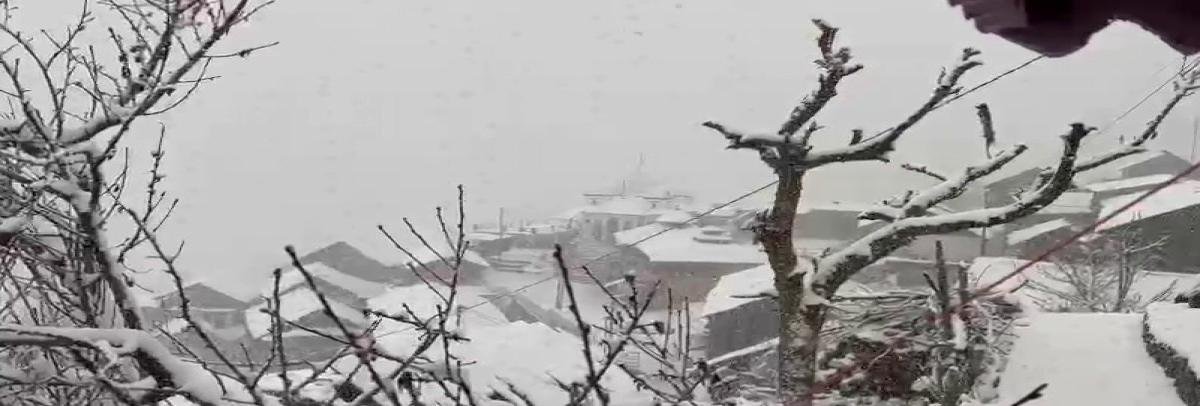 उत्तरकाशी में भारी बर्फबारी: गंगोत्री हाईवे बंद, हर्षिल घाटी के गांवों का संपर्क टूटा