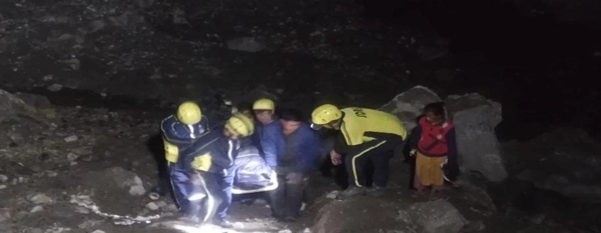 देहरादून सहस्त्रधारा हादसा: 250 मीटर गहरी खाई में गिरने से युवक की मौत, SDRF ने चलाया रेस्क्यू ऑपरेशन