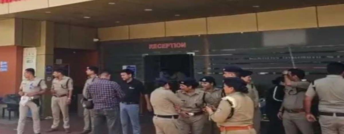 देहरादून के पैनेसिया हॉस्पिटल में लगी आग, मरीजों में मची अफरा-तफरी
