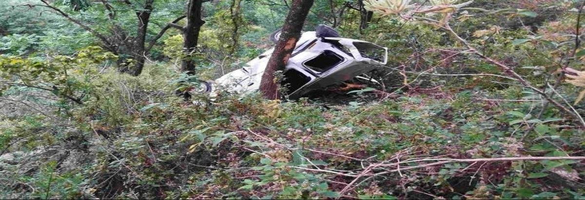 रुद्रप्रयाग सड़क हादसा: ऊखीमठ के भीरी-पेलिंग मार्ग पर खाई में गिरी कार, 3 की मौत, 5 गंभीर घायल