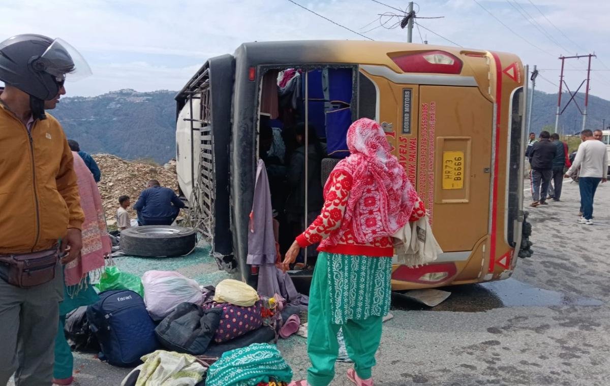 चारधाम यात्रियों से भरी बस टिहरी में पलटी, गंगोत्री से केदारनाथ जा रहे 5 श्रद्धालु घायल