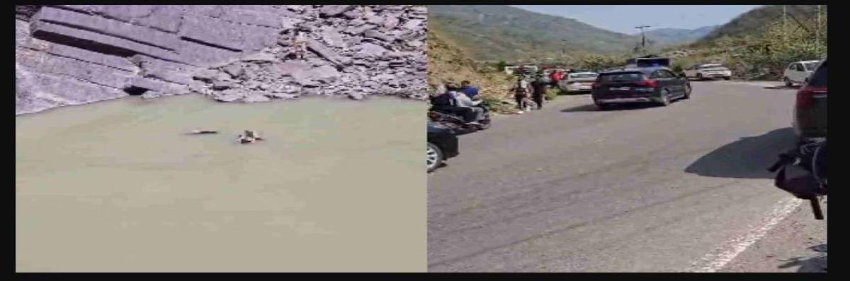 देवप्रयाग में बड़ा हादसा: गंगा नदी में समाई कार, बदरीनाथ हाईवे पर अनियंत्रित होकर खाई में गिरी