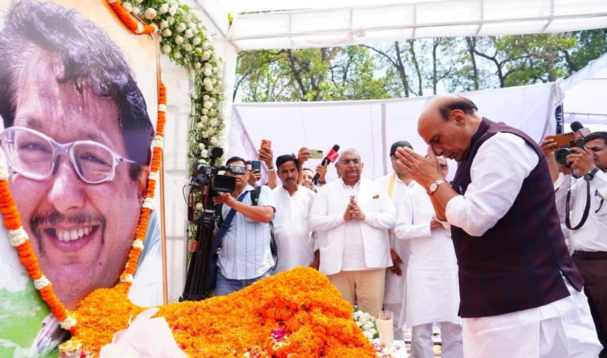 देहरादून में जसपाल राणा की त्रयोदशी में पहुंचे राजनाथ सिंह और सीएम धामी, दी भावभीनी श्रद्धांजलि
