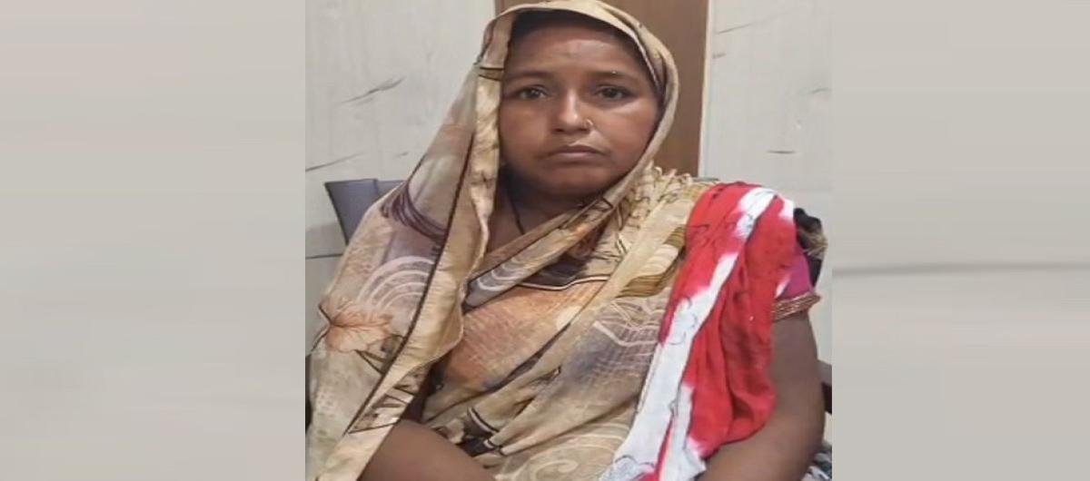फतेहपुर में पति की हत्या के मामले में जेल गई पत्नी का वीडियो वायरल, पड़ोसी महिला पर हत्या के तरीके बताने का दावा