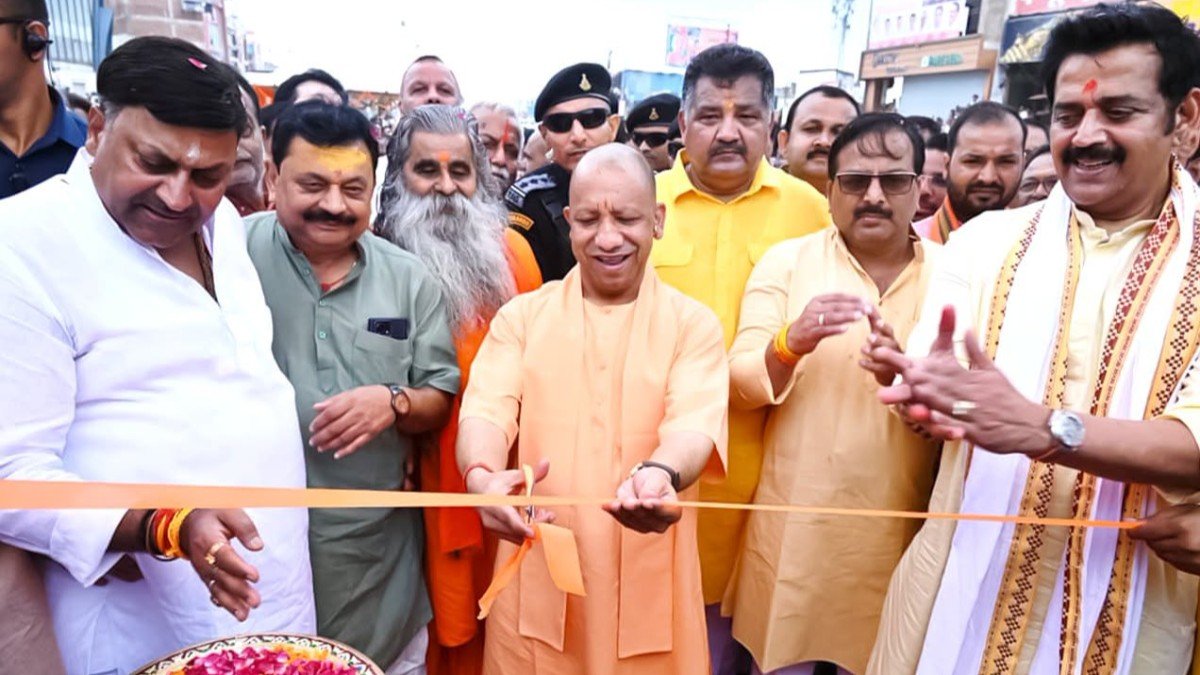 मुख्यमंत्री योगी की गोरखपुर को 1 हजार करोड़ की सौगात, 14 विकास परियोजनाओं का किया शिलान्यास