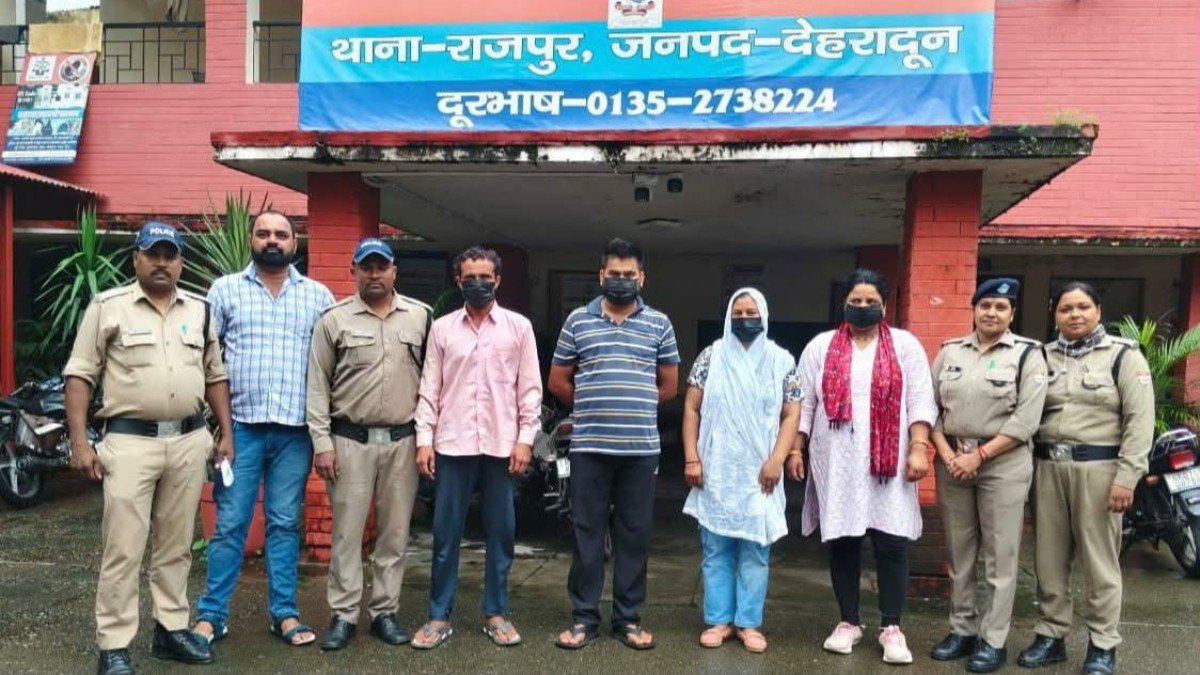 देहरादून की कलयुगी माँ ने बेटी का सौदा कर रची अपहरण की झूठी कहानी, माँ समेत चार गिरफ्तार