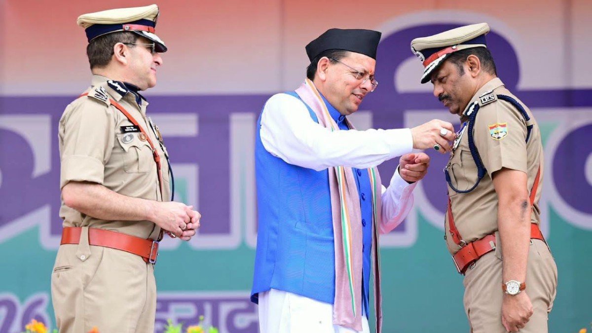 स्वतंत्रता दिवस पर सीएम धामी ने खाकी और स्वतंत्रता सेनानियों के परिजनों का किया सम्मान, की 7 बड़ी घोषणाएं