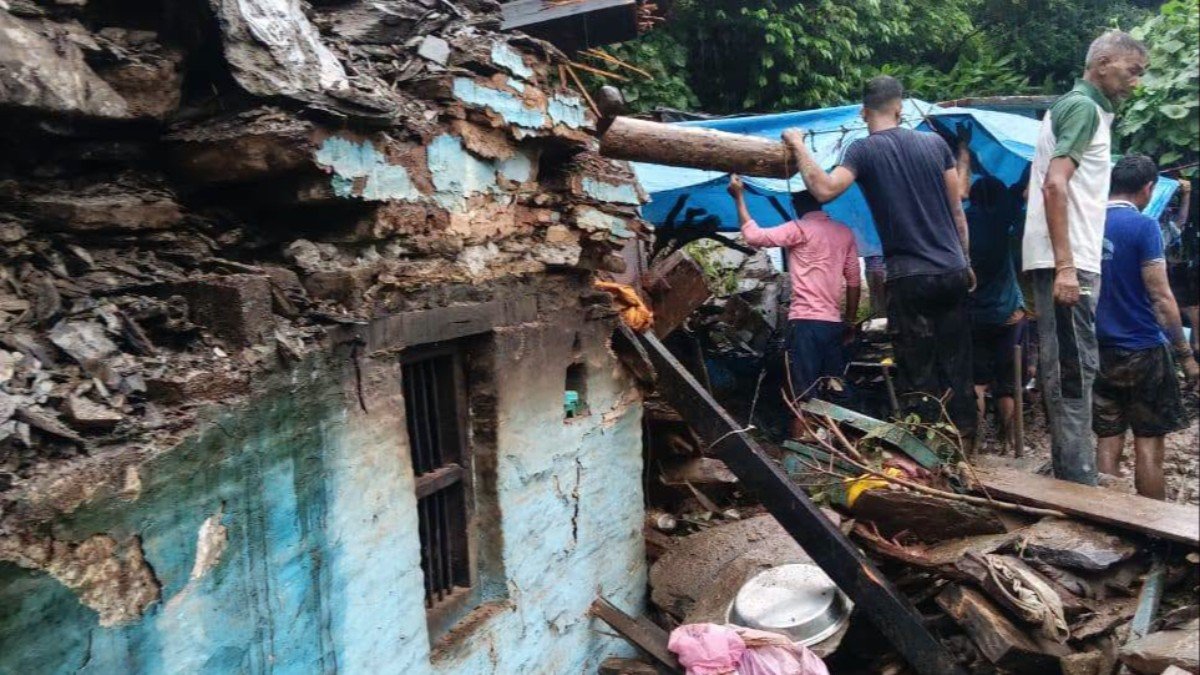 पौड़ी गढ़वाल के महरगांव में दो मंजिला मकान ढहने से 2 साल के मासूम की मौत,2 की तलाश जारी