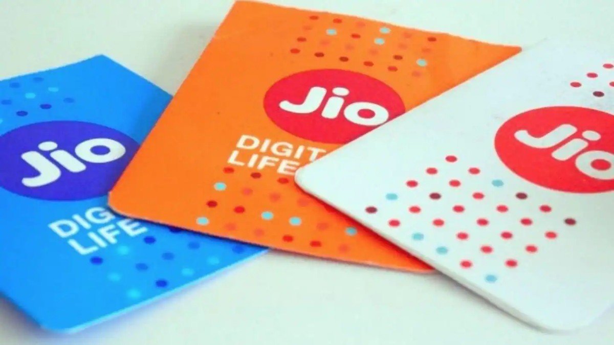 Jio Prime: ₹300 में एक साल तक रिचार्ज की कीमत लॉक, 2027 तक महंगे प्लान की चिंता से राहत