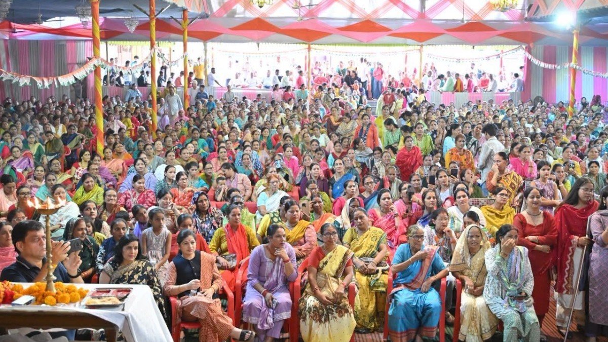 चुनावी रक्षाबंधन: आधी आबादी पर दोनों दलों की नजर, सरकारी नौकरी से लेकर साड़ियों तक की बौछार