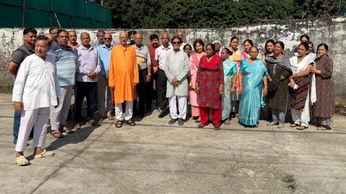 विजय पार्क एक्सटेंशन में निर्माण को लेकर स्थानीय निवासियों ने जताई आपत्ति, मुख्यमंत्री धामी को भेजा ज्ञापन