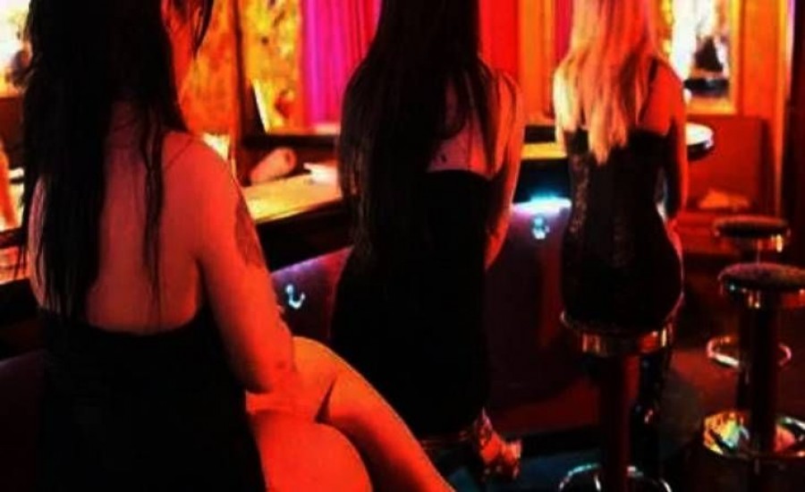  देहरादून में सेक्स रैकेट का भंडाफोड़, विदेशी युवती समेत 7 गिरफ्तार | Nation One