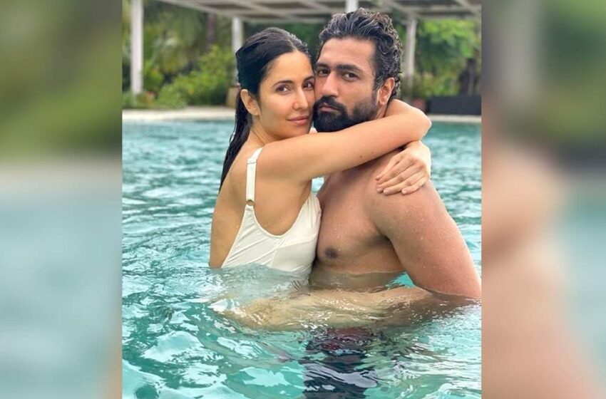  Vicky Katrina Romance: पूल में रोमांस करते कूल नजर आया ये दो हंसो का जोड़ा, फैन्स मजे लेते हुए कुछ ऐसा पड़े बोल। Nation One