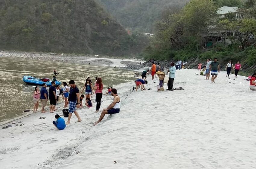  Beaches in Rishikesh : अगर आप भी सफेद रेत पर बीच का आनंद लेना चाहते हैं तो जरुर जाईए ऋषिकेश, पढ़ें पूरी खबर | Nation One
