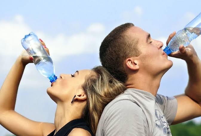  Health Tips : जरूरत से ज्यादा पानी पीना हो सकता है आपके लिए खतरनाक, स्टडी में हुआ खुलासा | Nation One