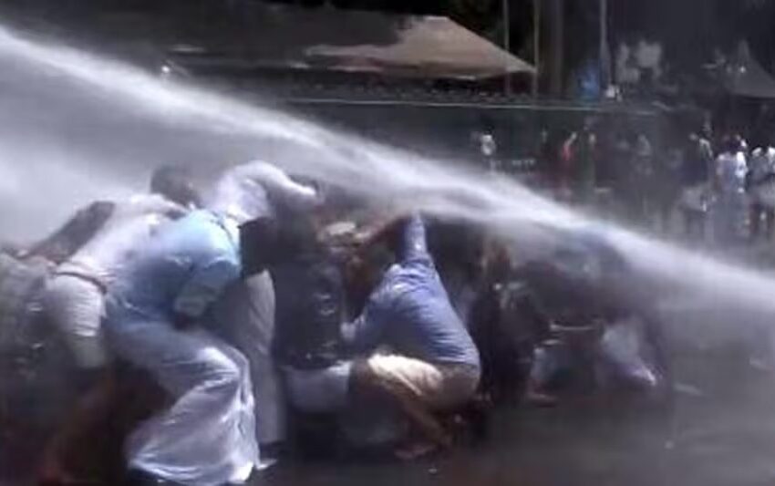  NEWS : NCERT मुद्दे पर केरल में हिंसक प्रदर्शन, पुलिस ने छात्रों पर बरसाए आंसू गैस के गोले, पढ़ें | Nation One
