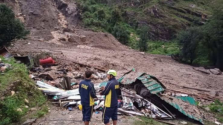 News : उत्तरकाशी के बड़कोट में बादल फटा, 9 मजदूर लापता, चारधाम यात्रा पर लगी अस्थाई रोक!