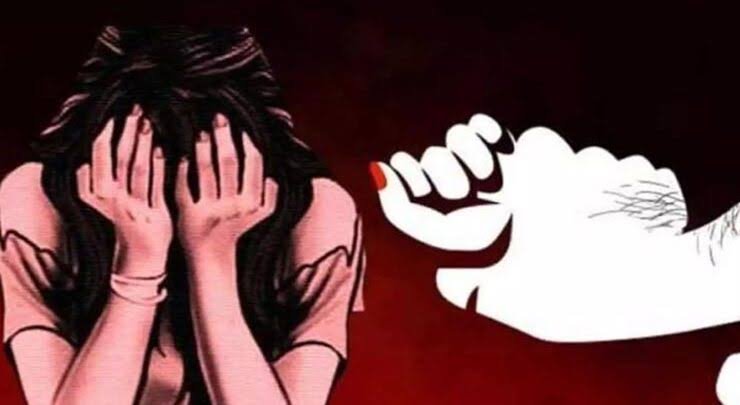 Dehradun : युवती को दुष्कर्म के बाद अधमरा करने तक पीटा, पढ़ें!